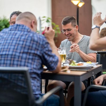 Hotel Reussischer Hof Schmolln  Bagian luar foto