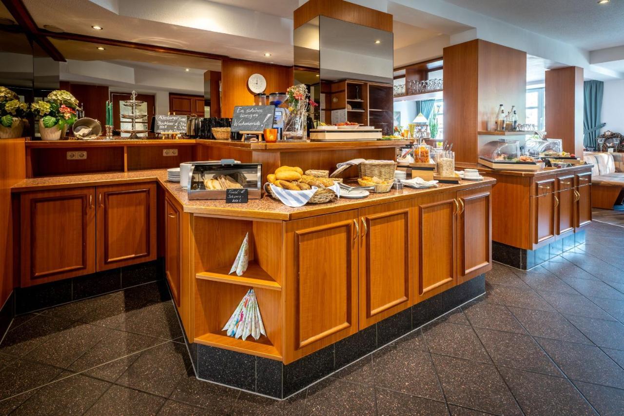 Hotel Reussischer Hof Schmolln  Bagian luar foto
