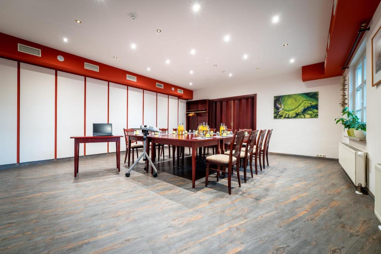 Hotel Reussischer Hof Schmolln  Bagian luar foto