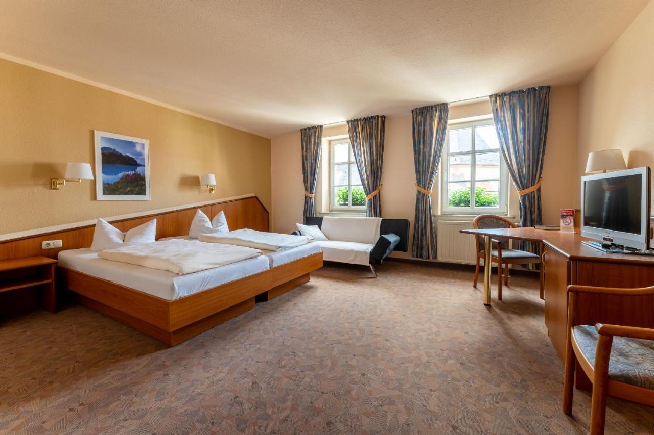 Hotel Reussischer Hof Schmolln  Bagian luar foto