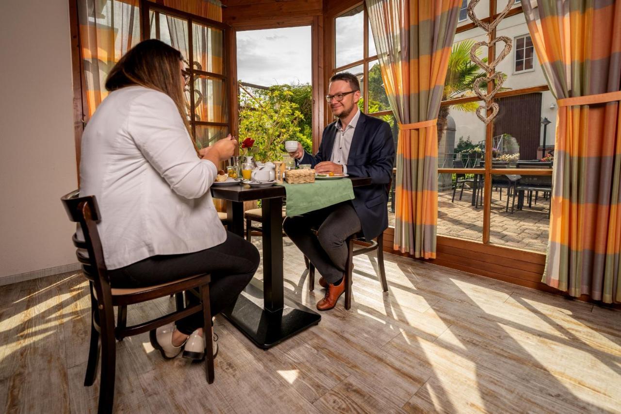 Hotel Reussischer Hof Schmolln  Bagian luar foto