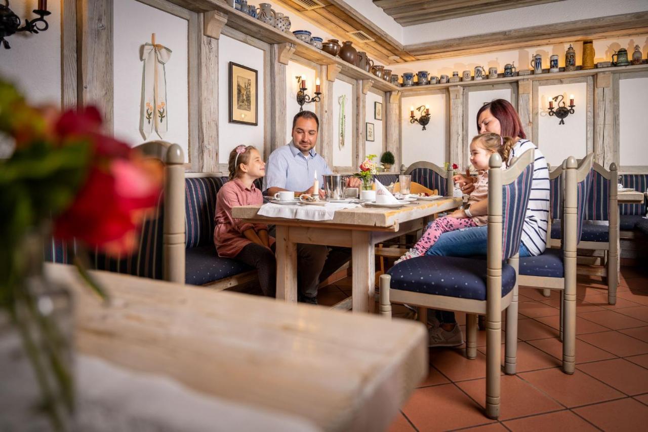 Hotel Reussischer Hof Schmolln  Bagian luar foto