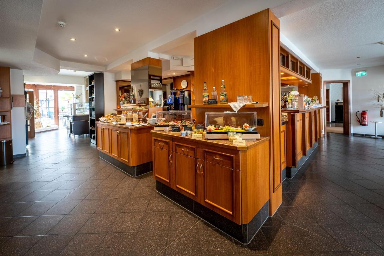 Hotel Reussischer Hof Schmolln  Bagian luar foto