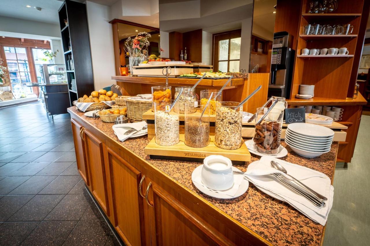 Hotel Reussischer Hof Schmolln  Bagian luar foto