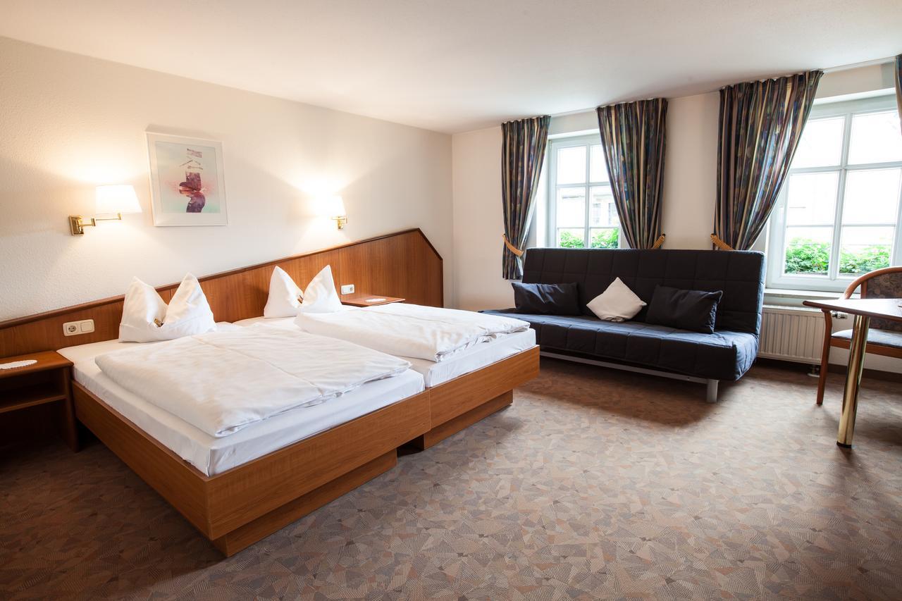 Hotel Reussischer Hof Schmolln  Bagian luar foto