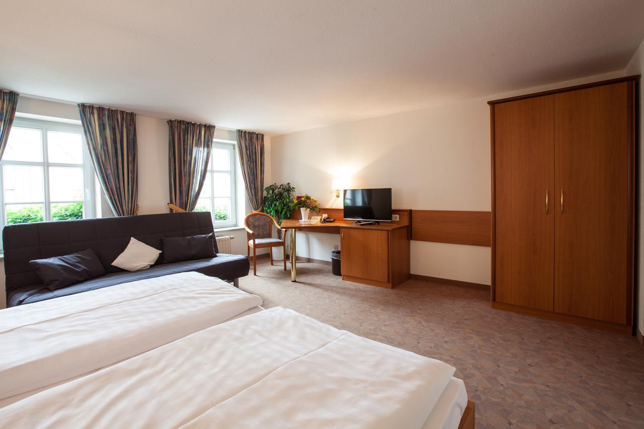 Hotel Reussischer Hof Schmolln  Bagian luar foto