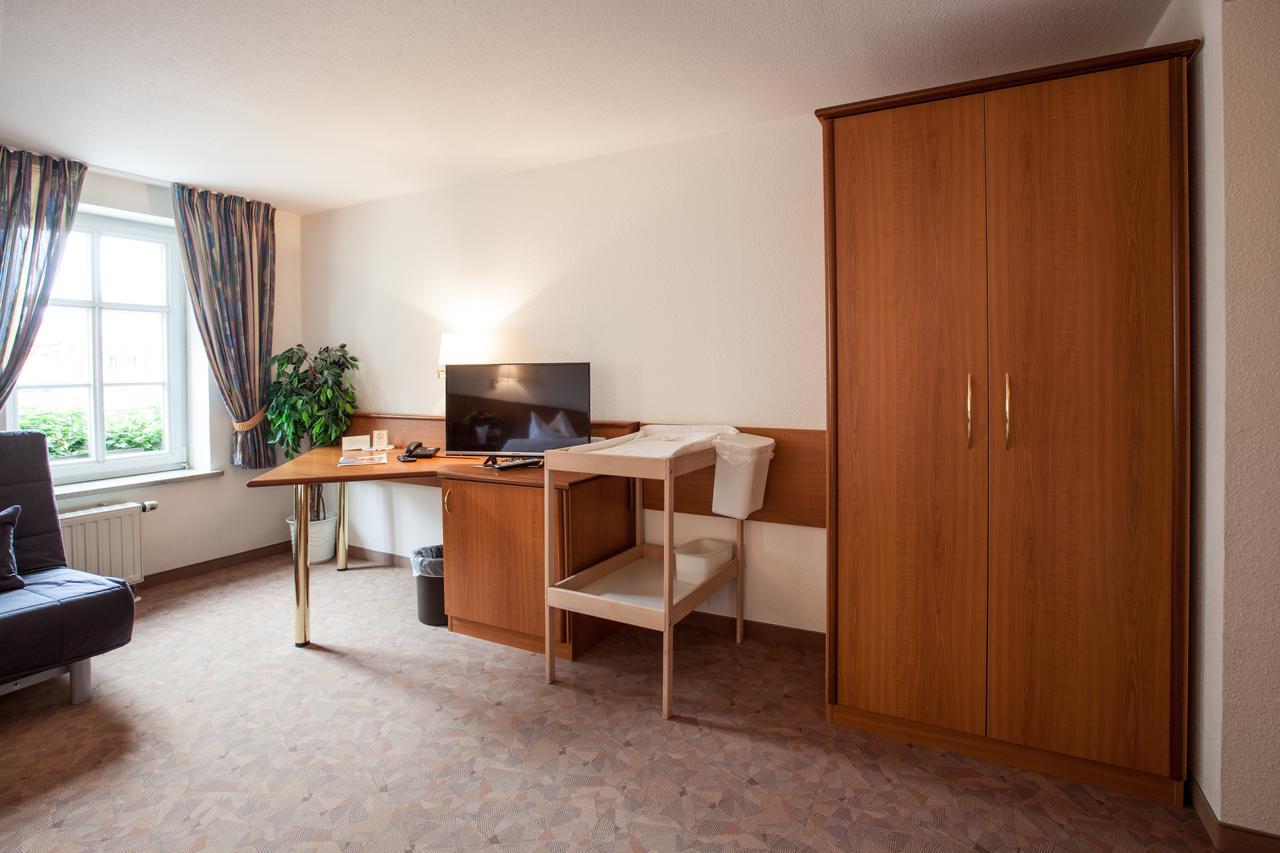 Hotel Reussischer Hof Schmolln  Bagian luar foto